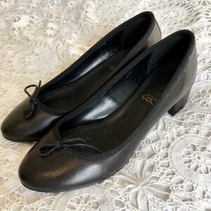 Vintage Black leather heeled ballet flats